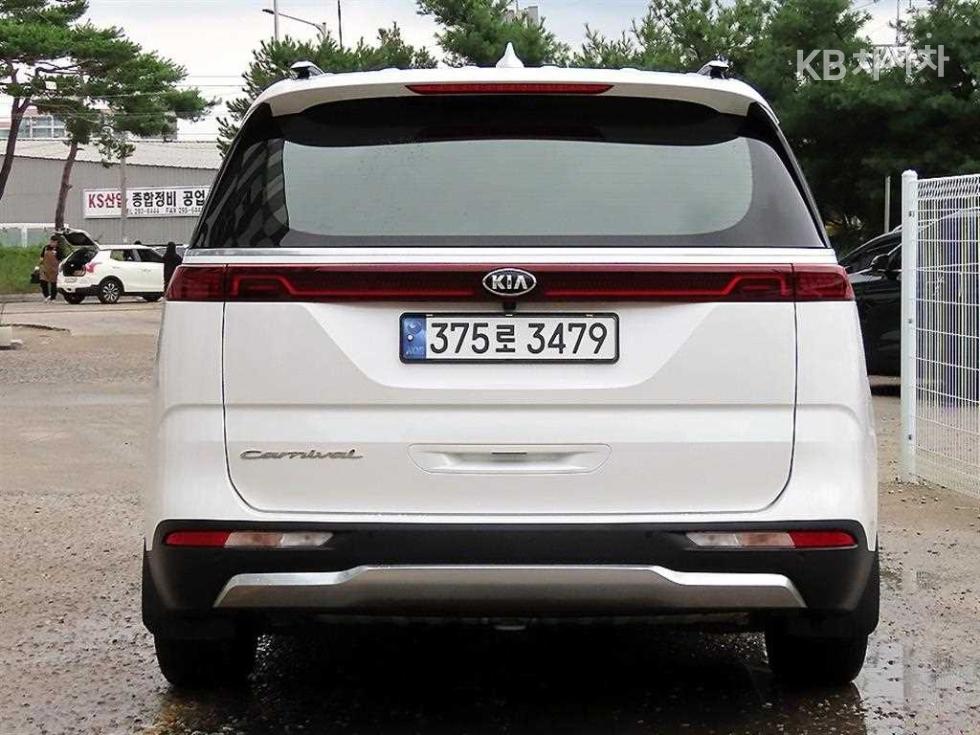 Kia Carnival — miniaturë 4