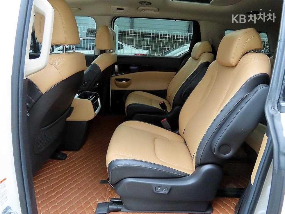Kia Carnival — miniaturë 6