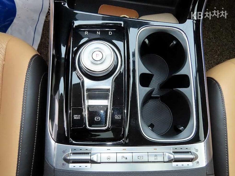 Kia Carnival — miniaturë 10