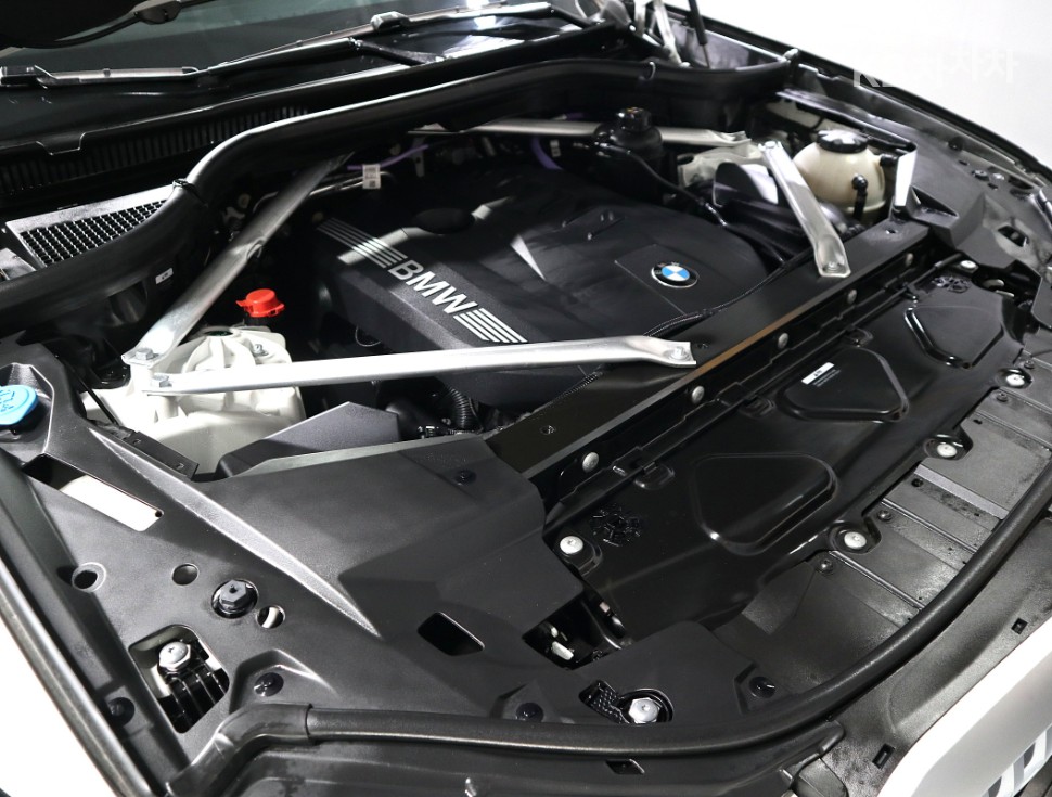 BMW X5 — miniaturë 6