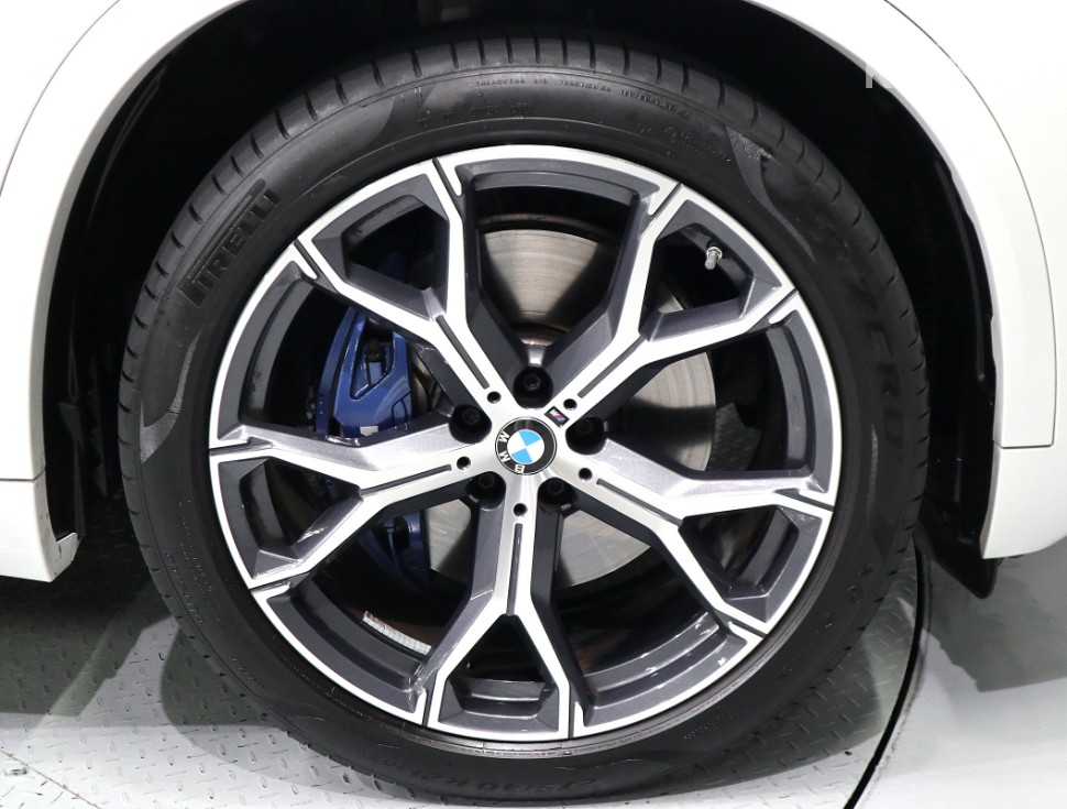 BMW X5 — miniaturë 17
