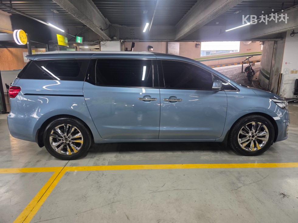 Kia Carnival — miniaturë 4
