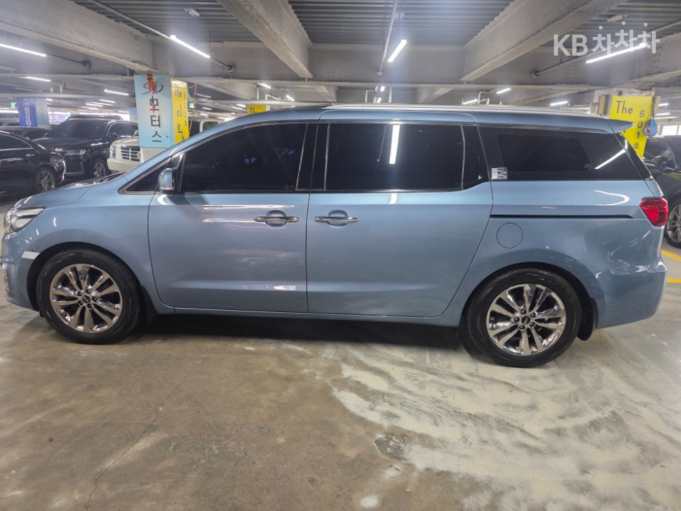 Kia Carnival — miniaturë 8
