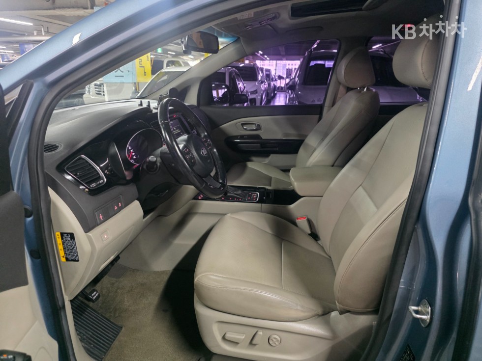 Kia Carnival — miniaturë 9