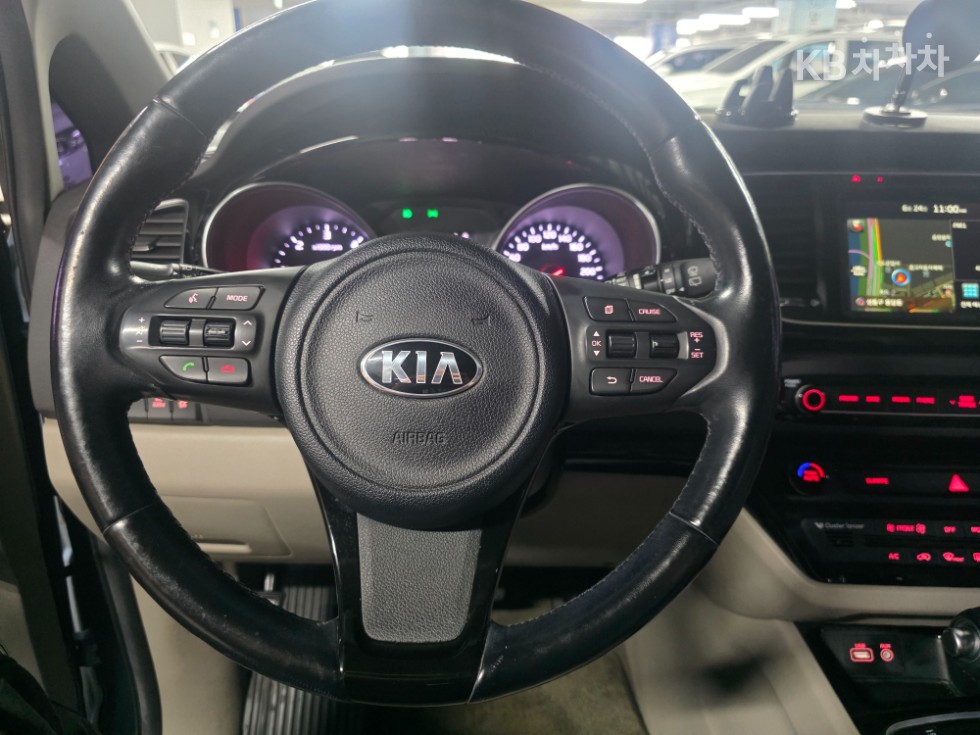 Kia Carnival — miniaturë 10