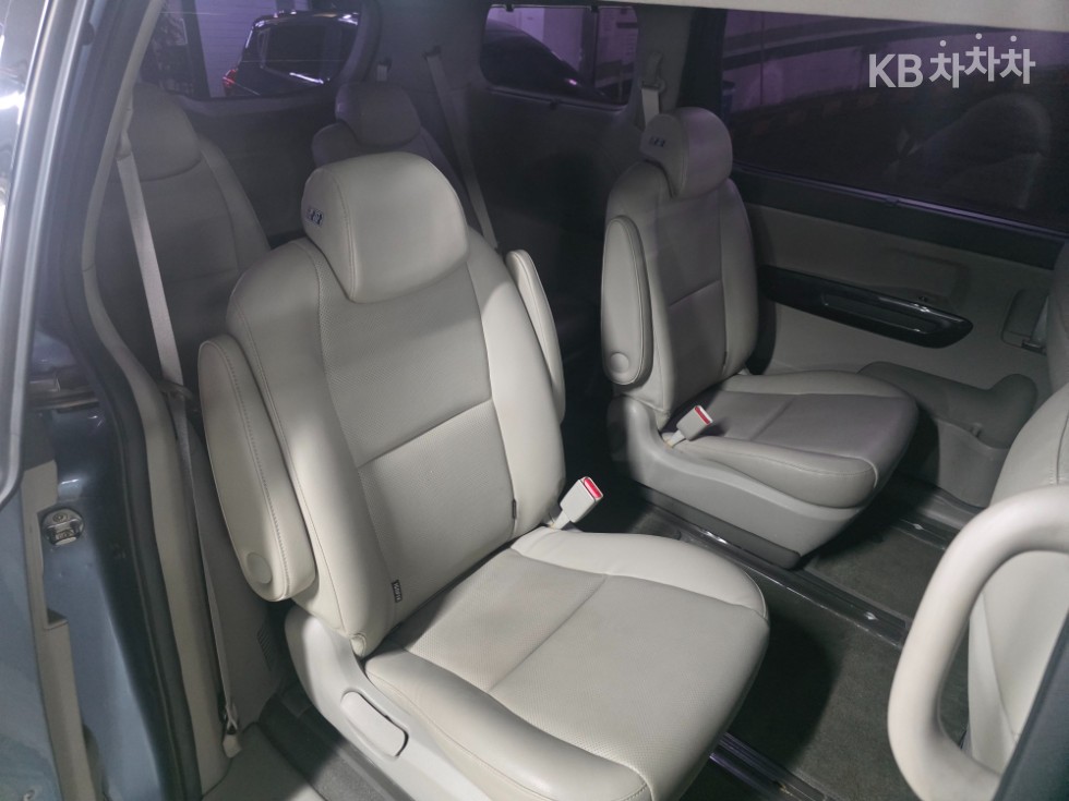 Kia Carnival — miniaturë 13