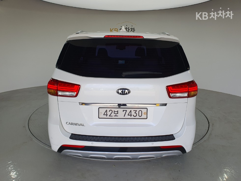 Kia Carnival — miniaturë 2