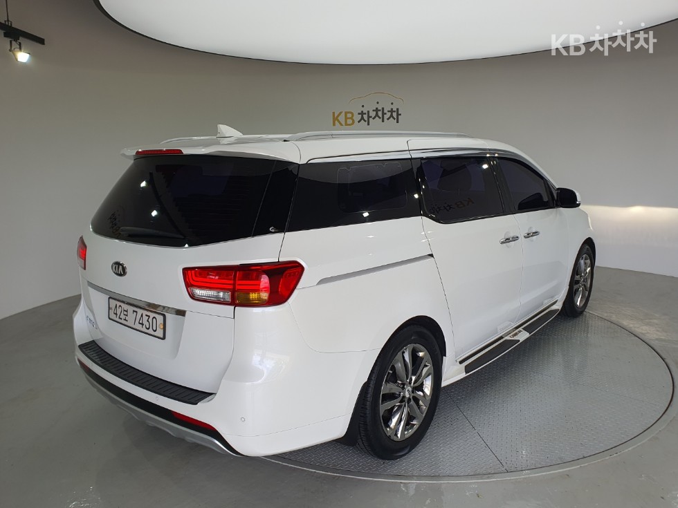 Kia Carnival — miniaturë 4