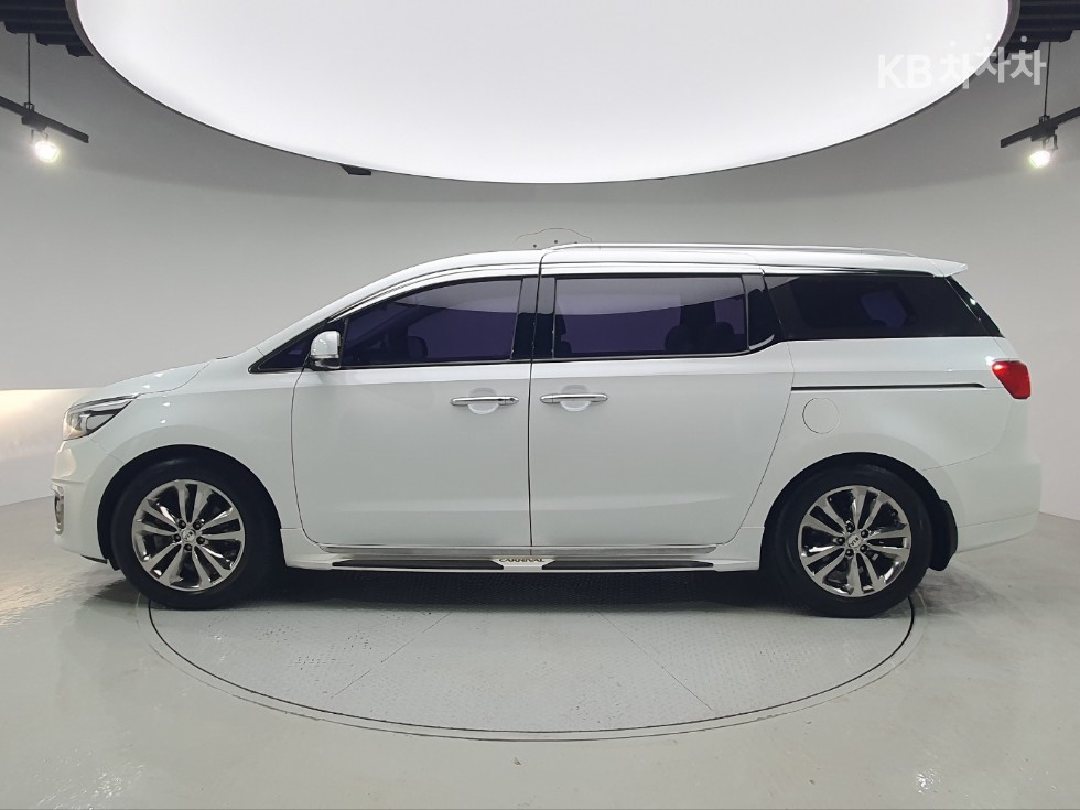 Kia Carnival — miniaturë 5