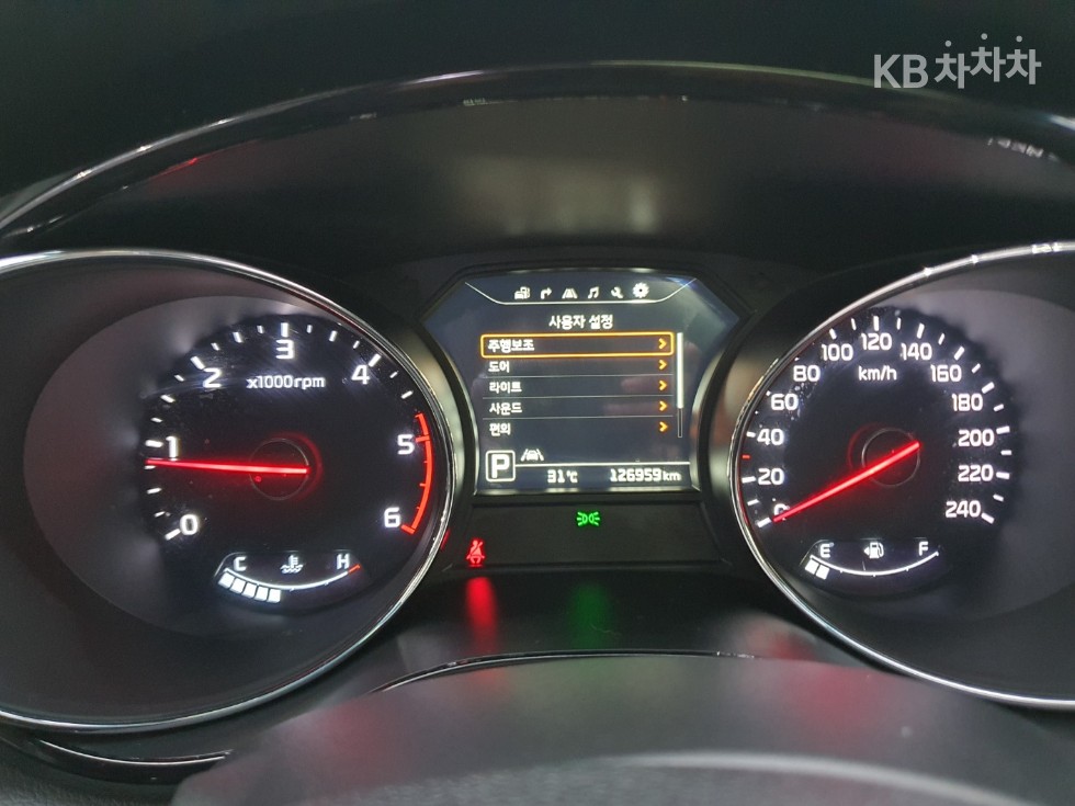 Kia Carnival — miniaturë 8