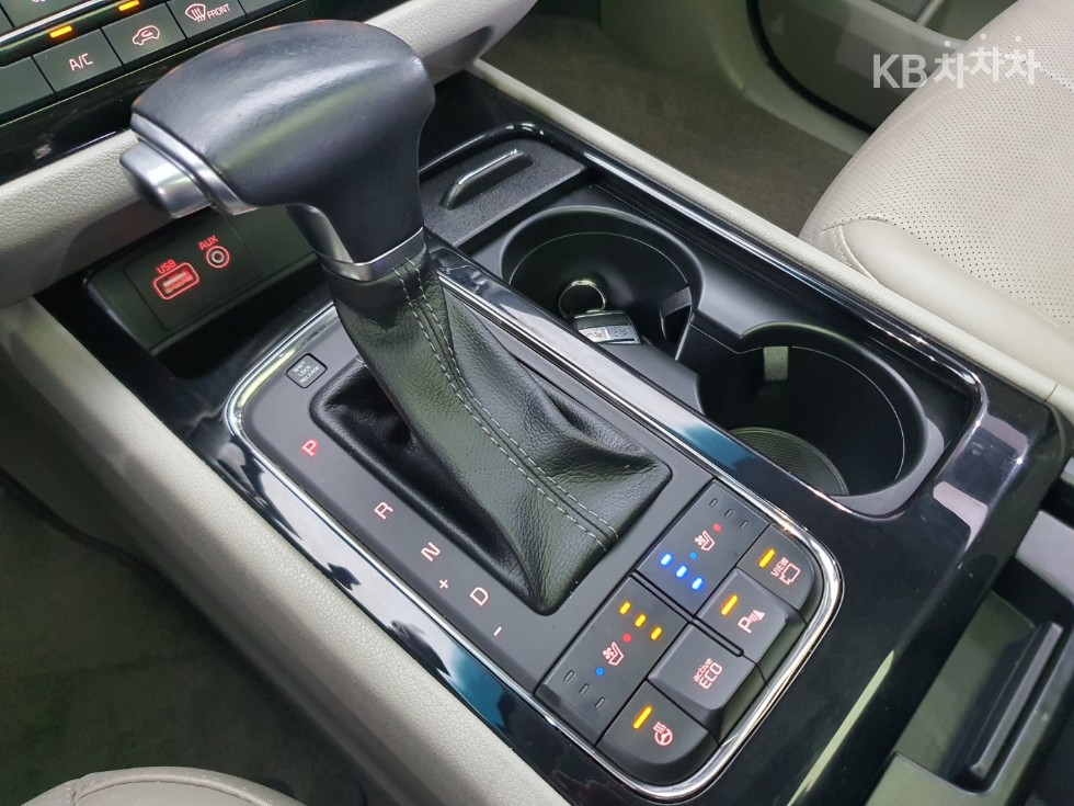 Kia Carnival — miniaturë 9