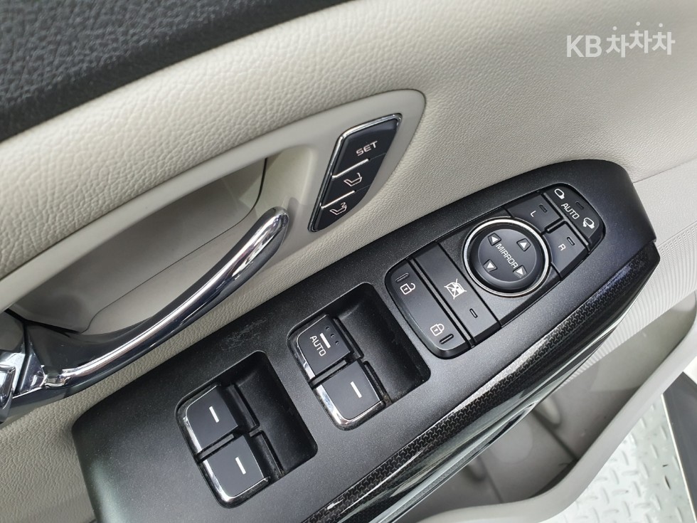 Kia Carnival — miniaturë 13