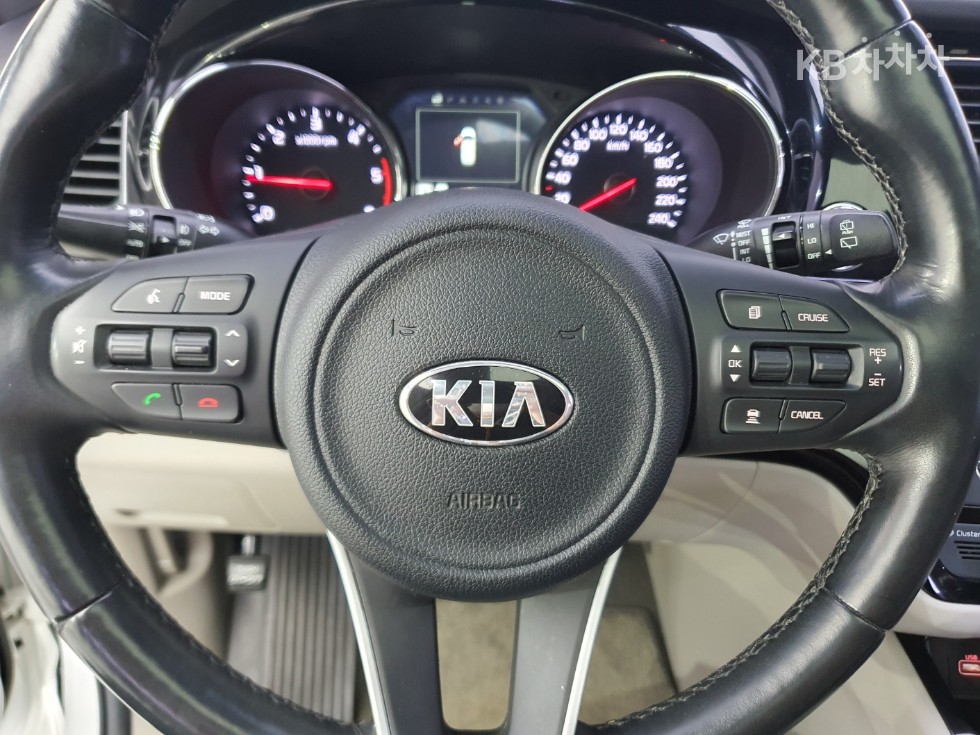 Kia Carnival — miniaturë 14