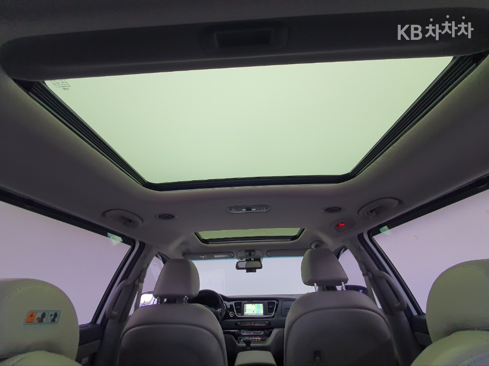 Kia Carnival — miniaturë 24