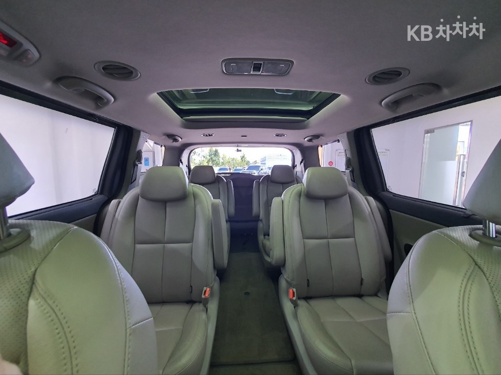 Kia Carnival — miniaturë 26