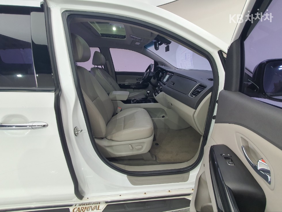 Kia Carnival — miniaturë 27