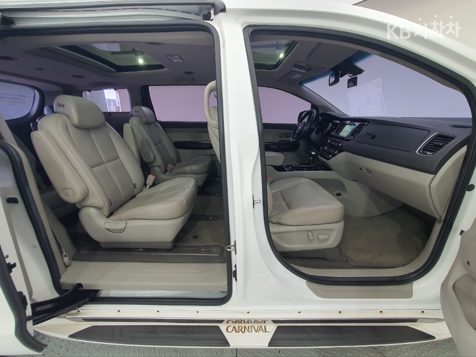 Kia Carnival — miniaturë 28