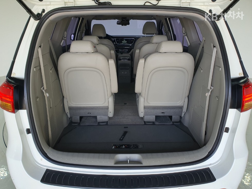 Kia Carnival — miniaturë 29