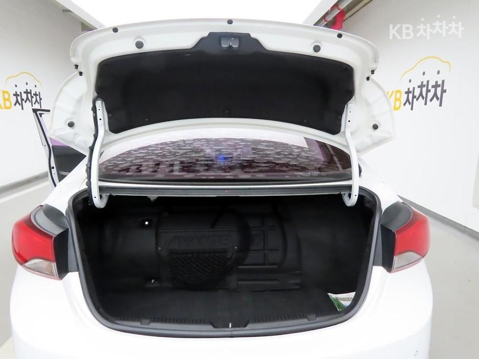 Hyundai Avante — miniaturë 5