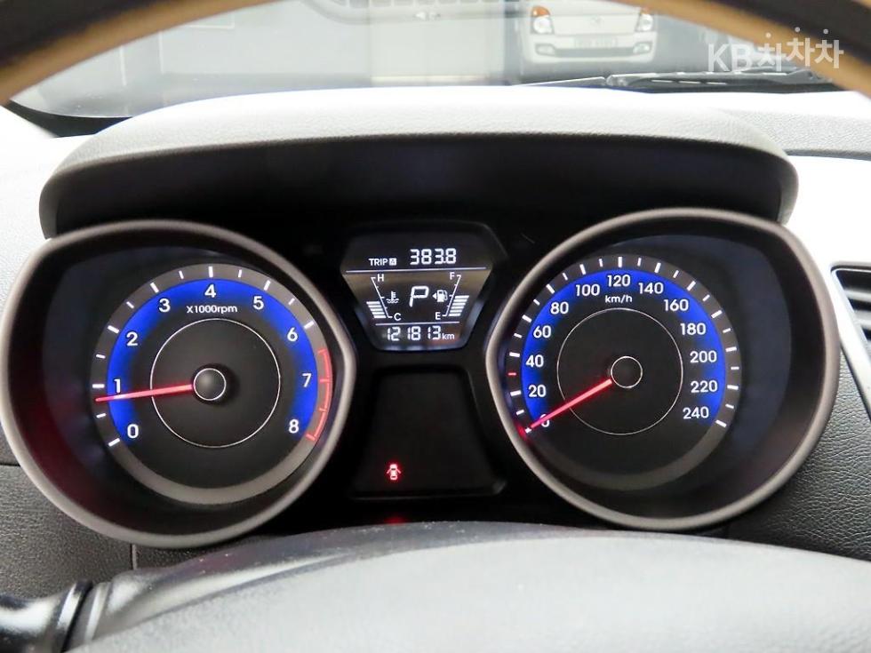 Hyundai Avante — miniaturë 6