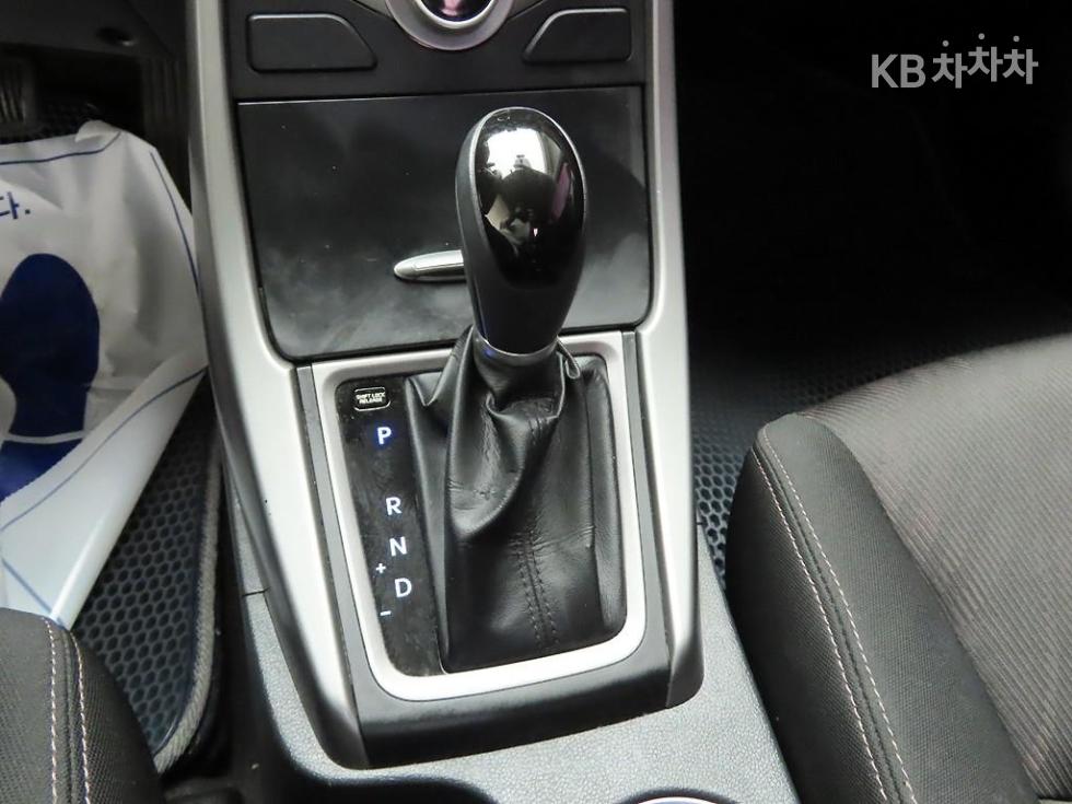 Hyundai Avante — miniaturë 11