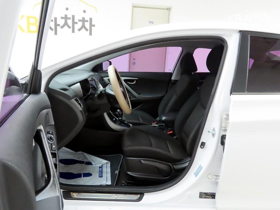 Hyundai Avante — miniaturë 13