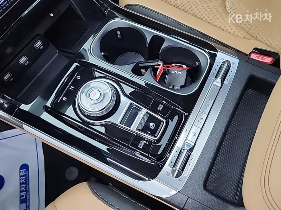 Kia Carnival — miniaturë 8