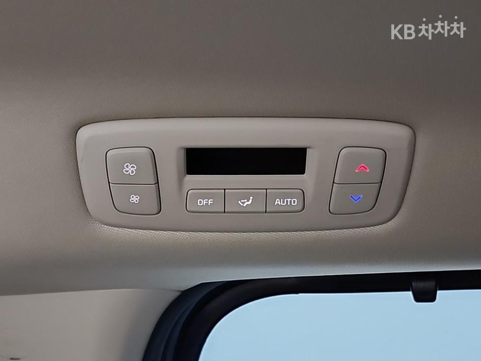 Kia Carnival — miniaturë 13