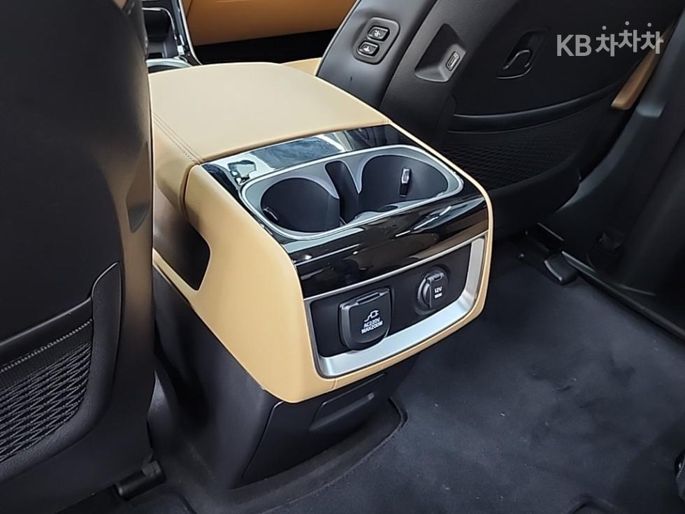 Kia Carnival — miniaturë 15