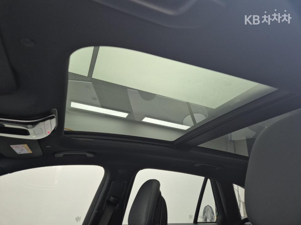 Mercedes-Benz GLC — miniaturë 13