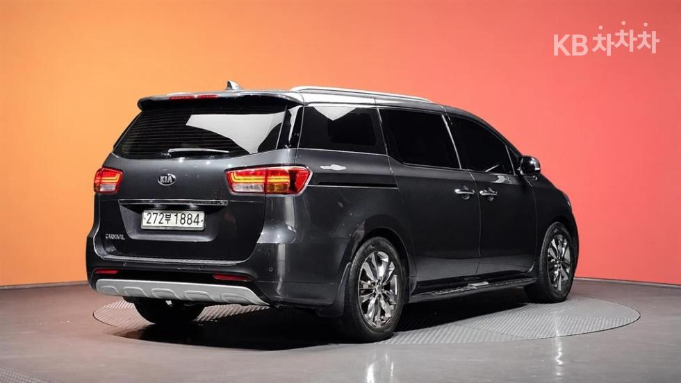 Kia Carnival — miniaturë 4