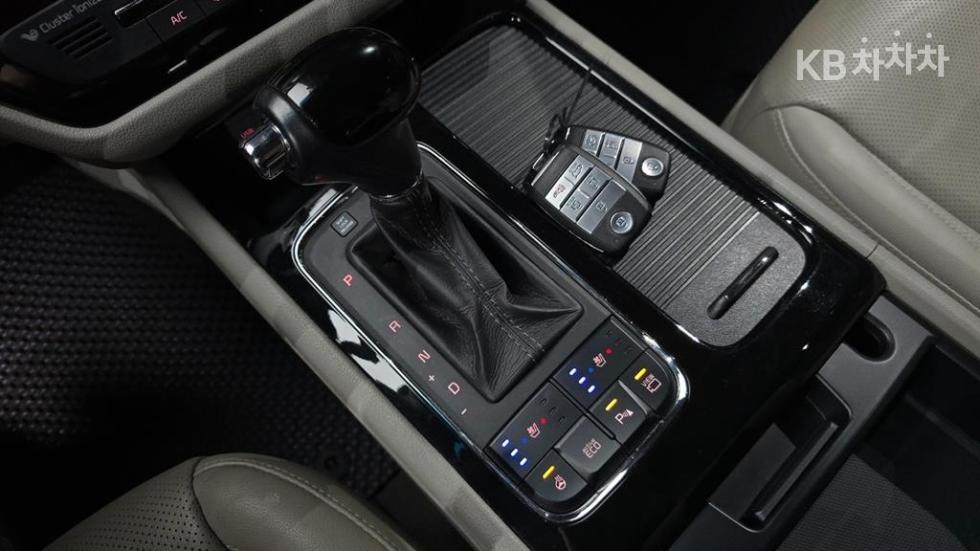 Kia Carnival — miniaturë 6