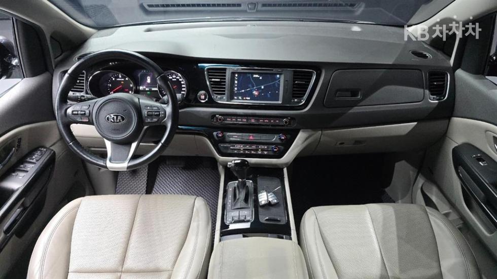 Kia Carnival — miniaturë 7