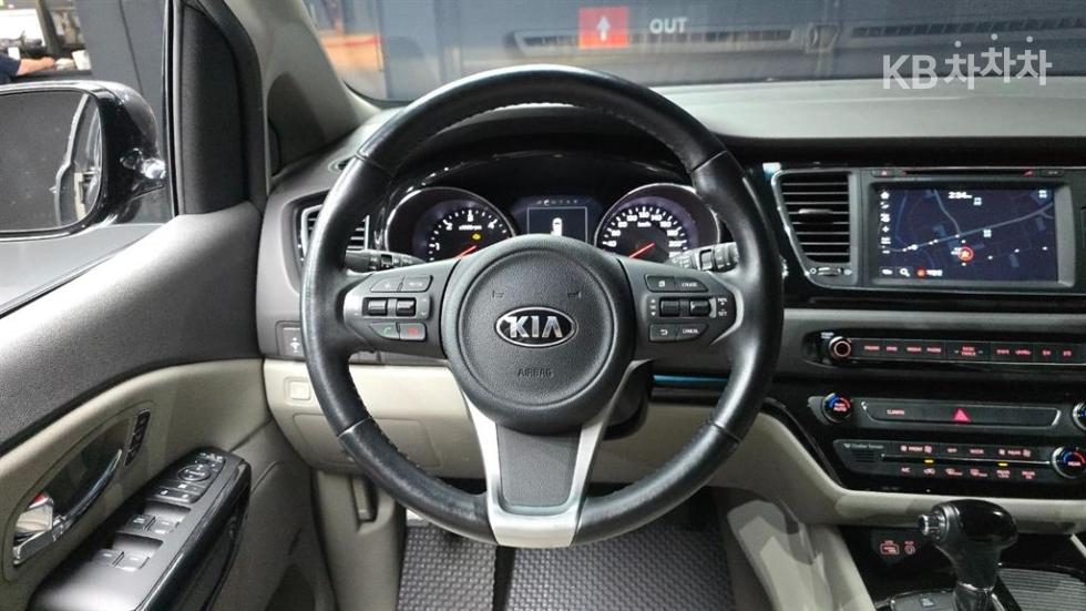 Kia Carnival — miniaturë 11