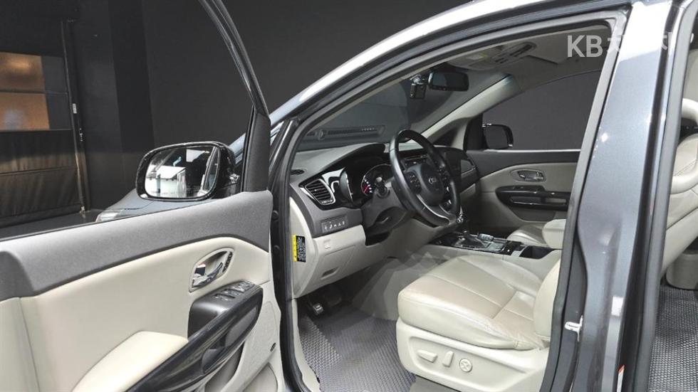 Kia Carnival — miniaturë 19