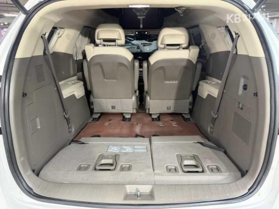 Kia Carnival — miniaturë 18