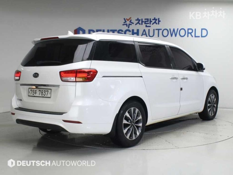 Kia Carnival — miniaturë 2