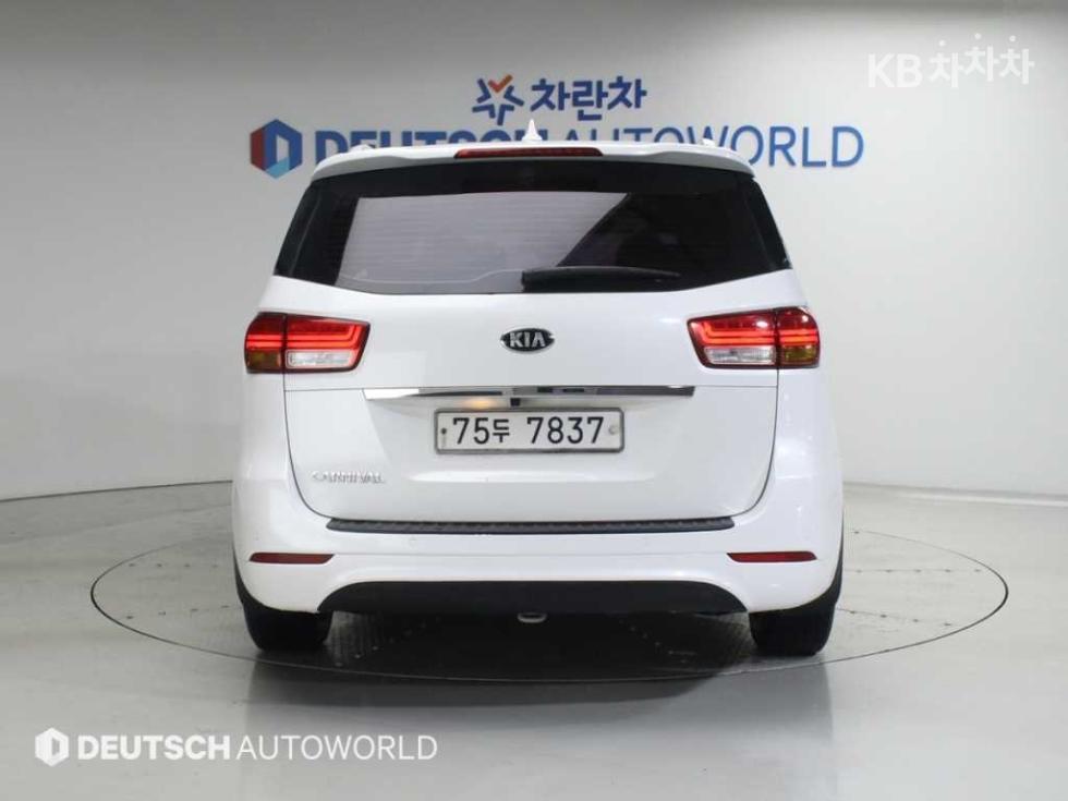 Kia Carnival — miniaturë 4