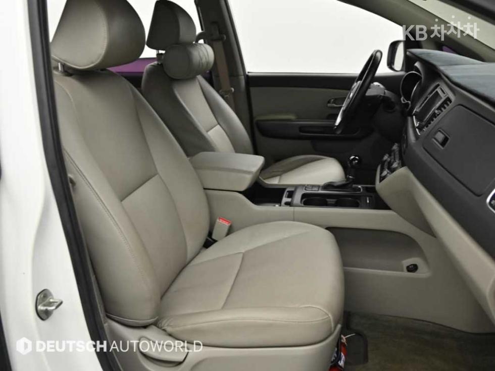 Kia Carnival — miniaturë 10