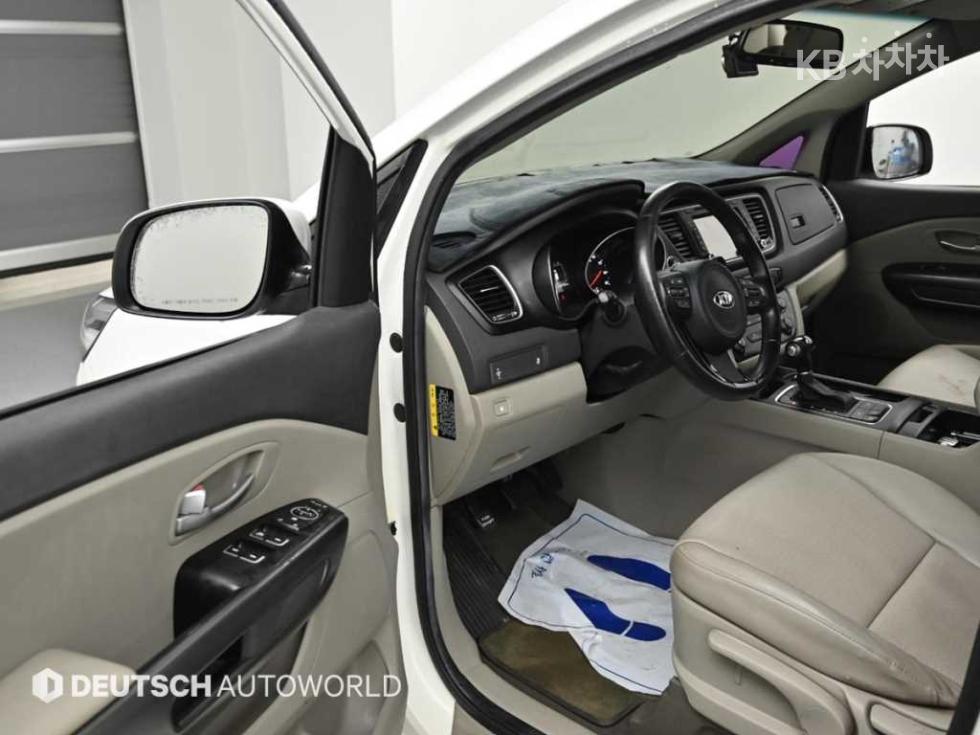Kia Carnival — miniaturë 11