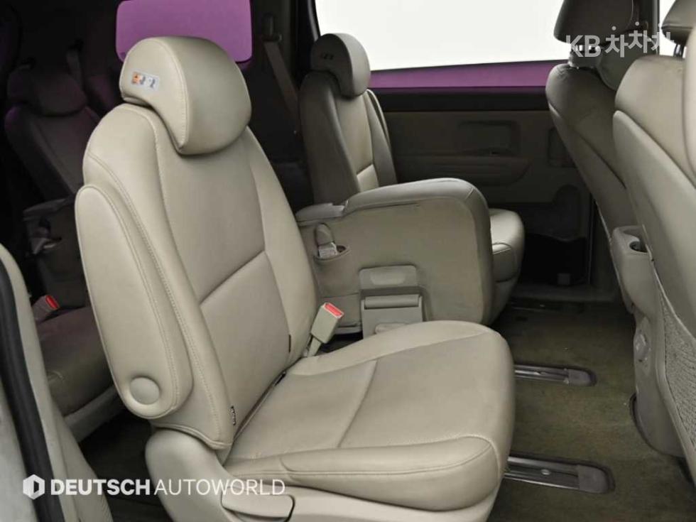 Kia Carnival — miniaturë 12