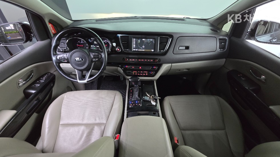 Kia Carnival — miniaturë 8