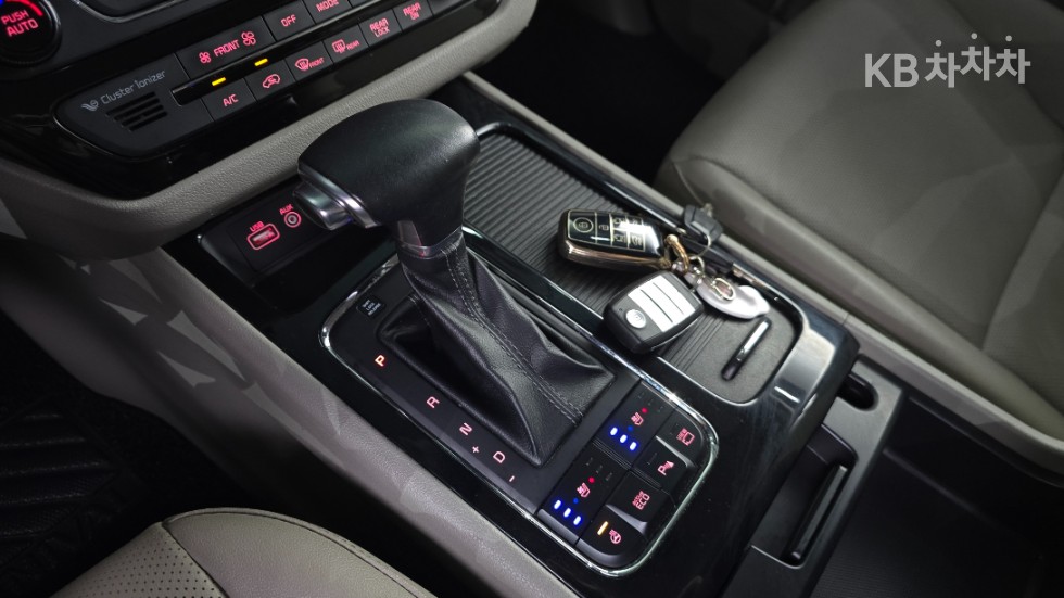 Kia Carnival — miniaturë 9