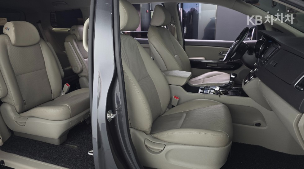 Kia Carnival — miniaturë 11