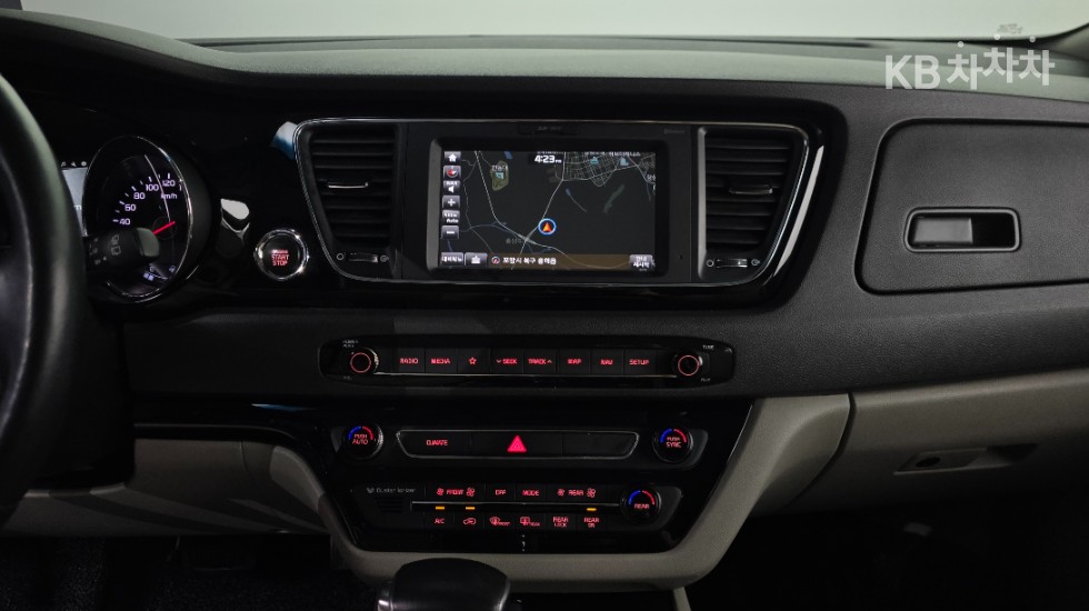 Kia Carnival — miniaturë 15