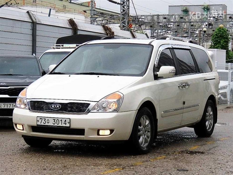 Kia Carnival — miniaturë 2