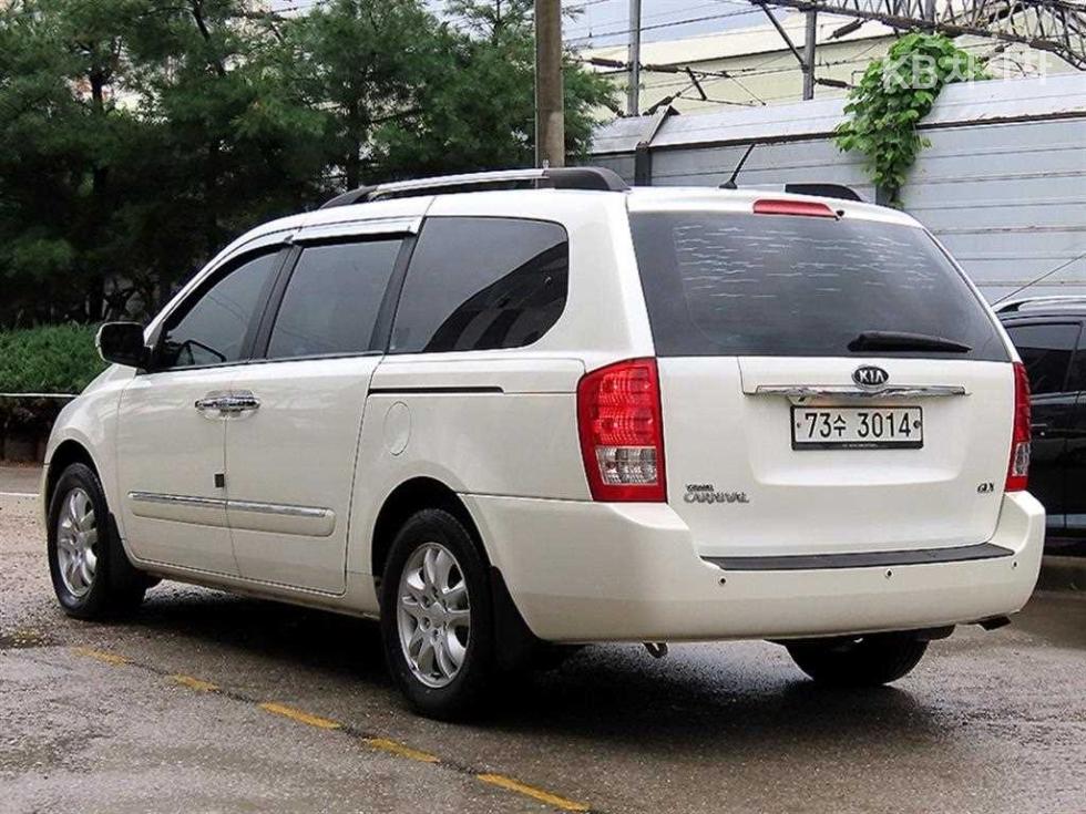 Kia Carnival — miniaturë 3