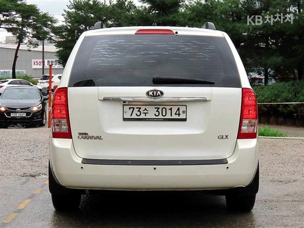 Kia Carnival — miniaturë 4