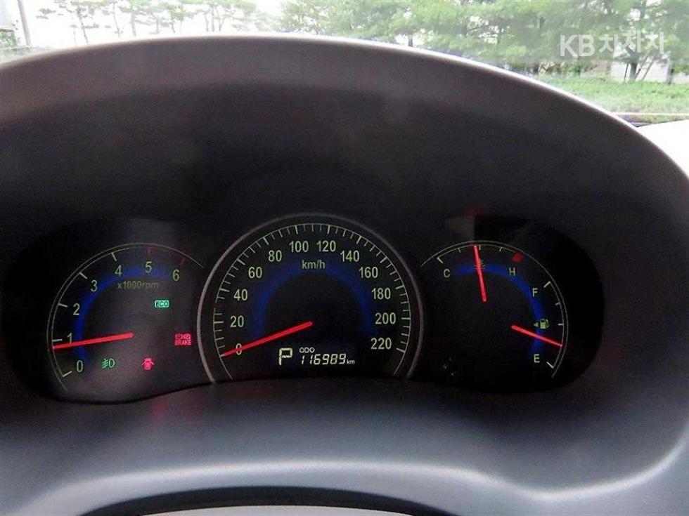 Kia Carnival — miniaturë 10