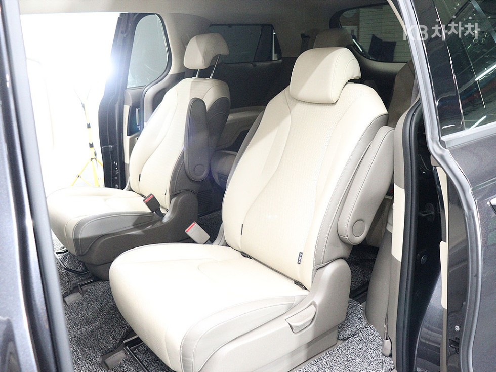 Kia Carnival — miniaturë 15